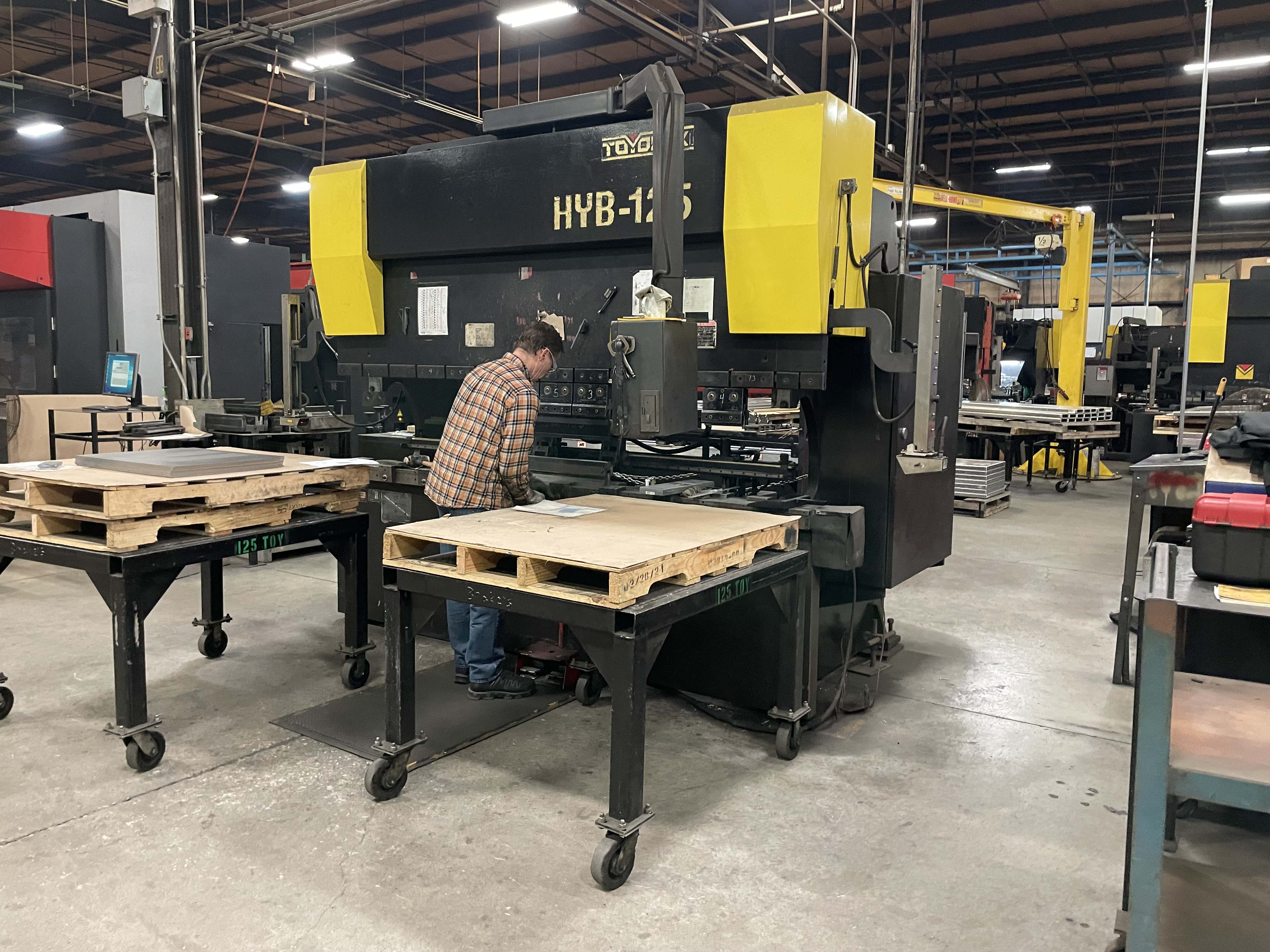 138 Ton X 10' Toyokoki HYB-125-30  CNC Hydraulic Press Brake